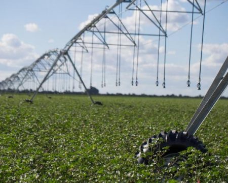 Brasil receberá tecnologia para agricultura irrigada sustentável